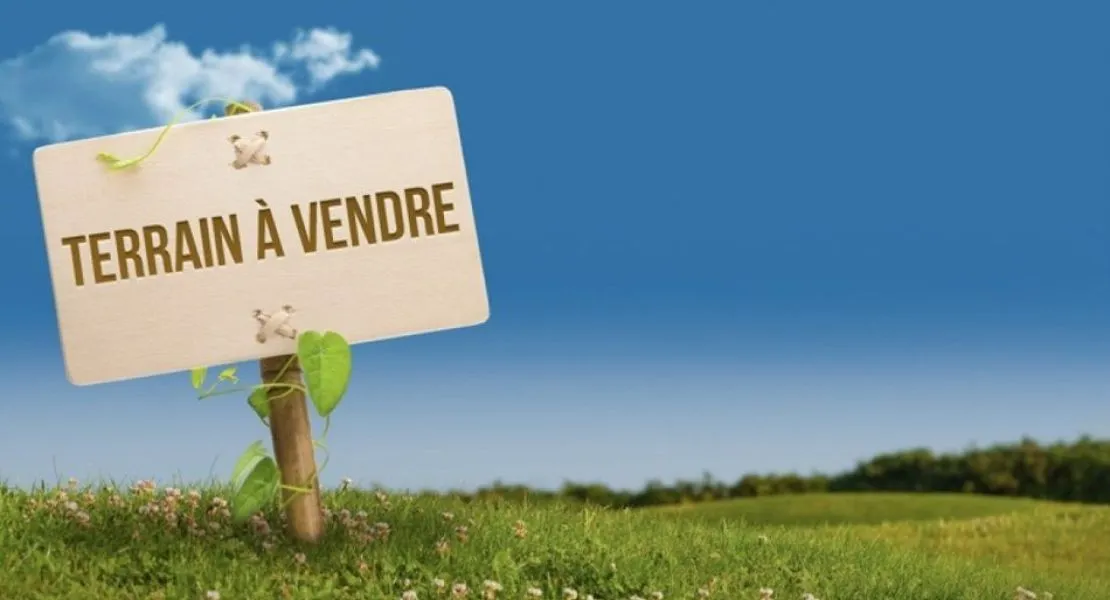 image Terrain à bâtir de 650 m² à LOCQUELTAS (56)
